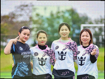 视频播放器下方有实时数据与图表